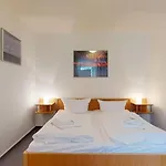 Strandnahe Fewo Mit Schwimmbad Im Haus, A Cappella 01 Im Binz,